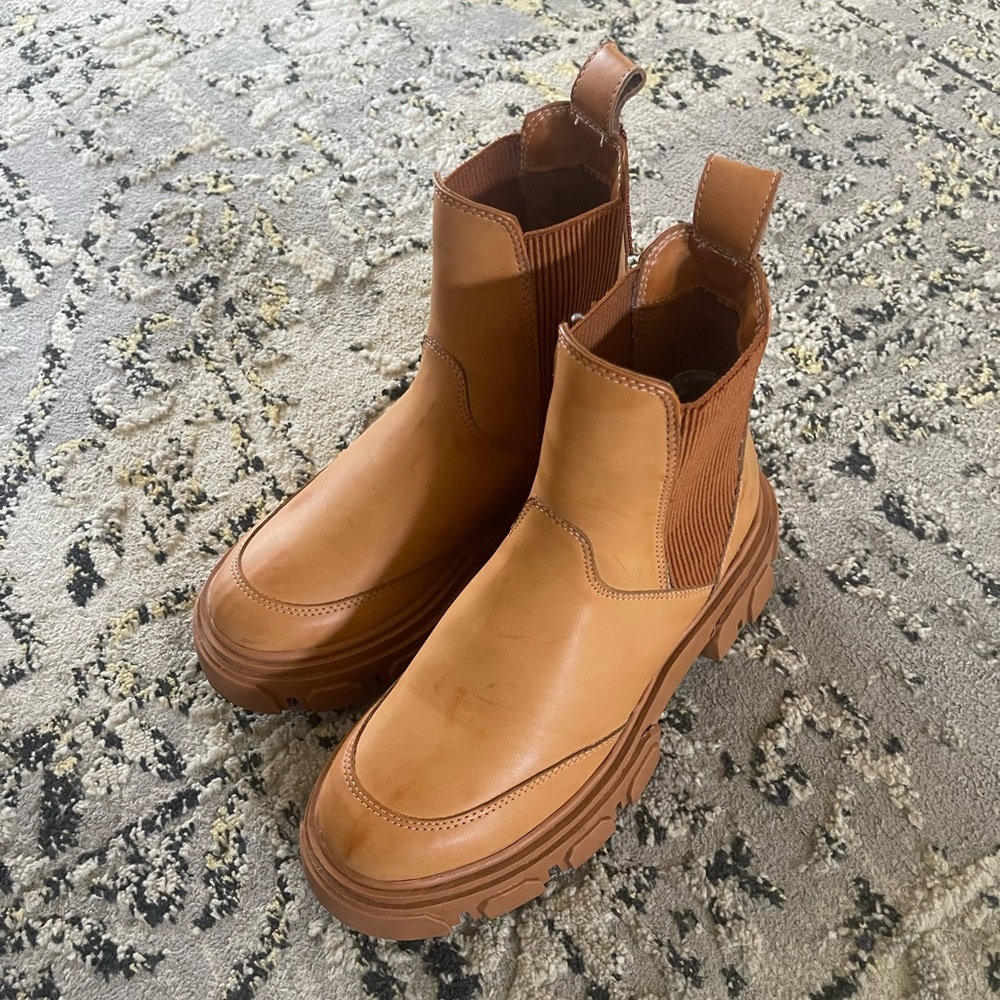 Farm Rio Lug Sole Chelsea Boot - Picture 8 of 11